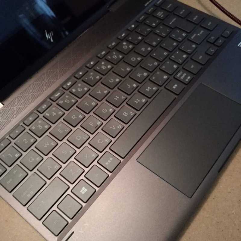 HP Envy x360 13-ag0000ノートパソコンのキーボード部分