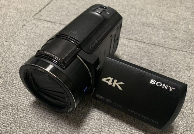 SONY FDR-AX45ビデオカメラのタッチパネルを開いた状態