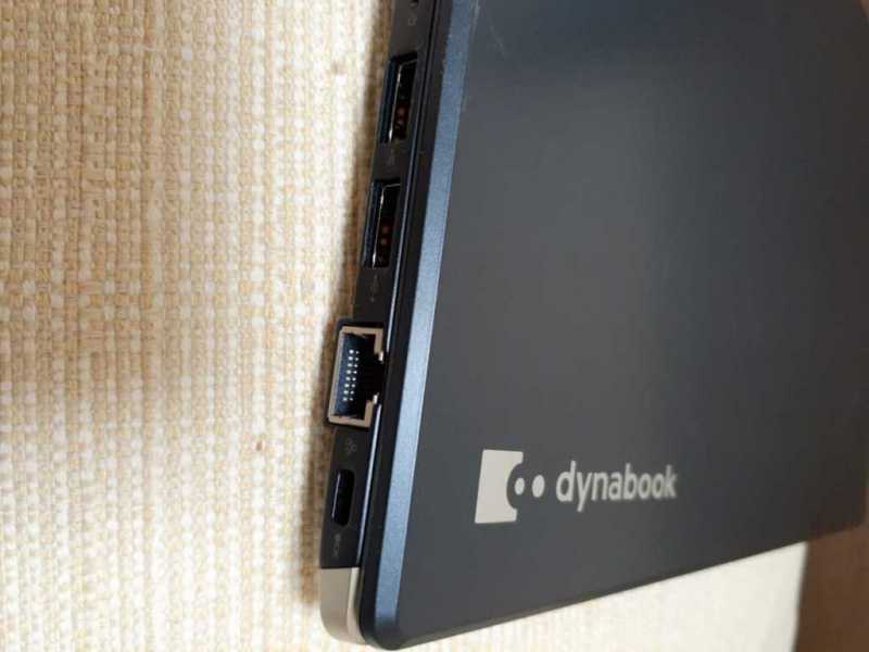 TOSHIBA Dynabook G6 P1G6JPBL 13インチ ノートパソコンの側面の端子