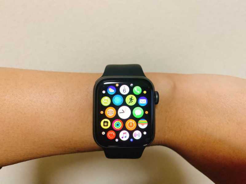 Apple Watch Series 5スマートウォッチのアプリを表示させている画面