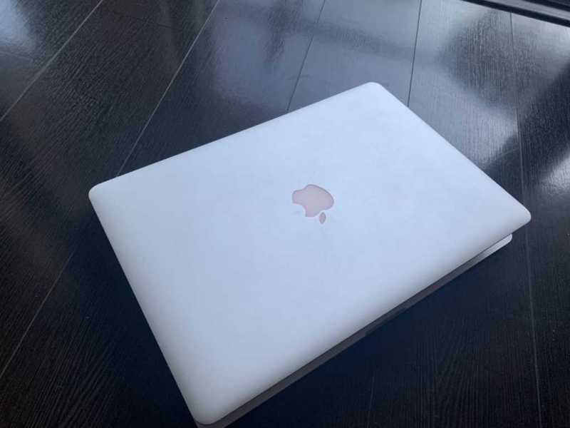 Apple MacBook Pro Mid 2014 15インチノートパソコンの本体