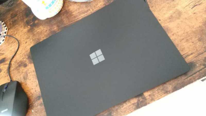 Microsoft Surface Laptop 2ノートパソコンの本体