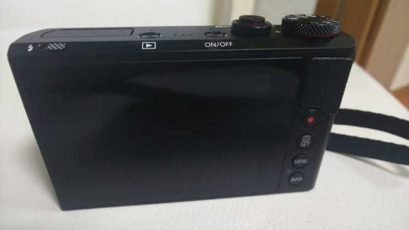 Canon PowerShot G9 X Mark IIデジタルカメラの液晶パネル
