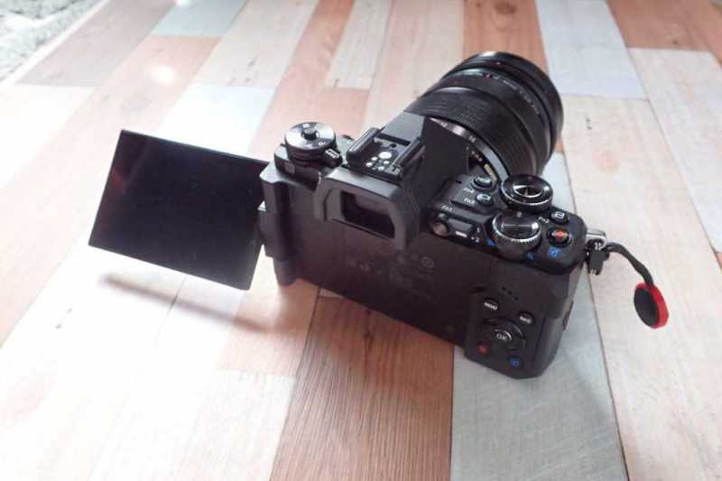 オリンパス OM-D E-M5 Mark IIデジタルカメラの液晶モニター