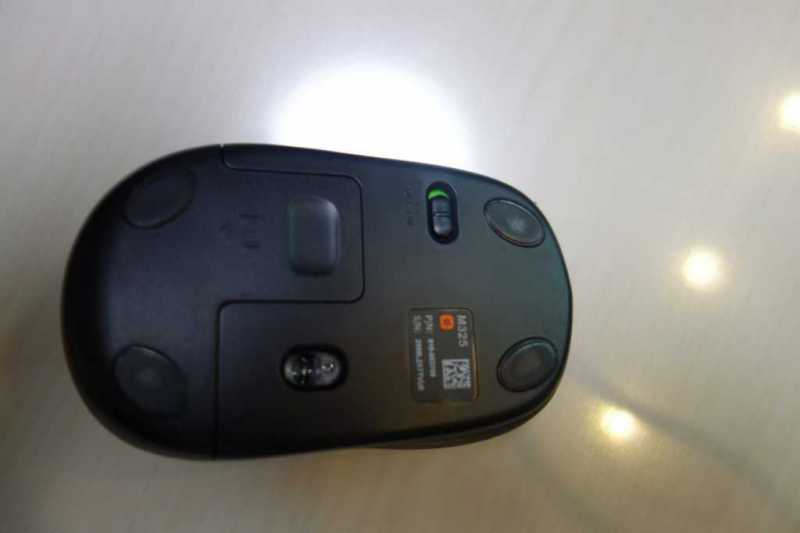 Logicool M325 Wireless Mouseマウスの電池を入れる裏側の部分