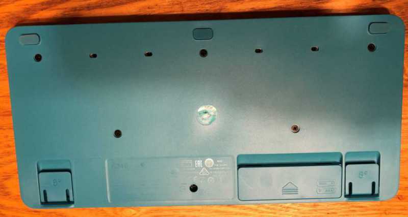 Logicool Wireless Combo MK245 NANOキーボードの裏側