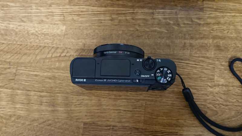 SONY Cyber-shot DSC-RX100 IIIデジタルカメラのシャッターボタン
