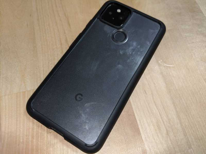 Google Pixel 5スマートフォン（SIMフリー）の背面