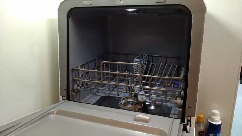 アイリスオーヤマISHT-5000-W食器洗い乾燥機の洗い物を入れられるサイズ感