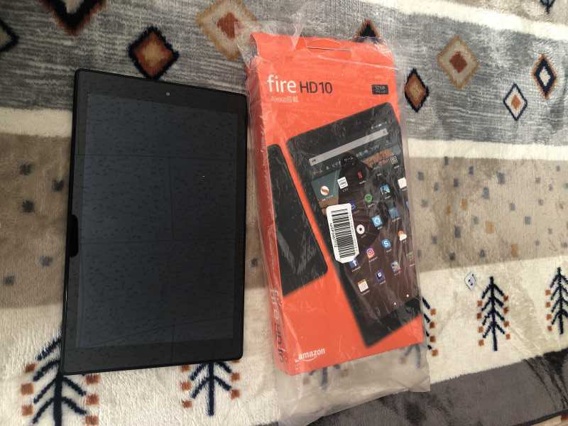 Amazon Fire HD 10 (第9世代)の本体と箱
