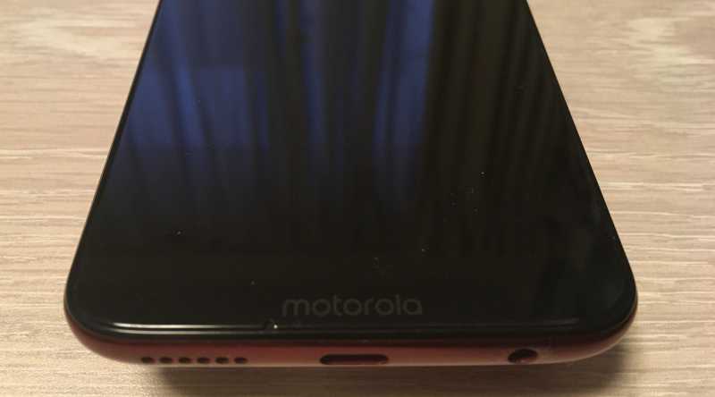 モトローラ Moto G7 Plusスマートフォン（SIMフリー）の端子