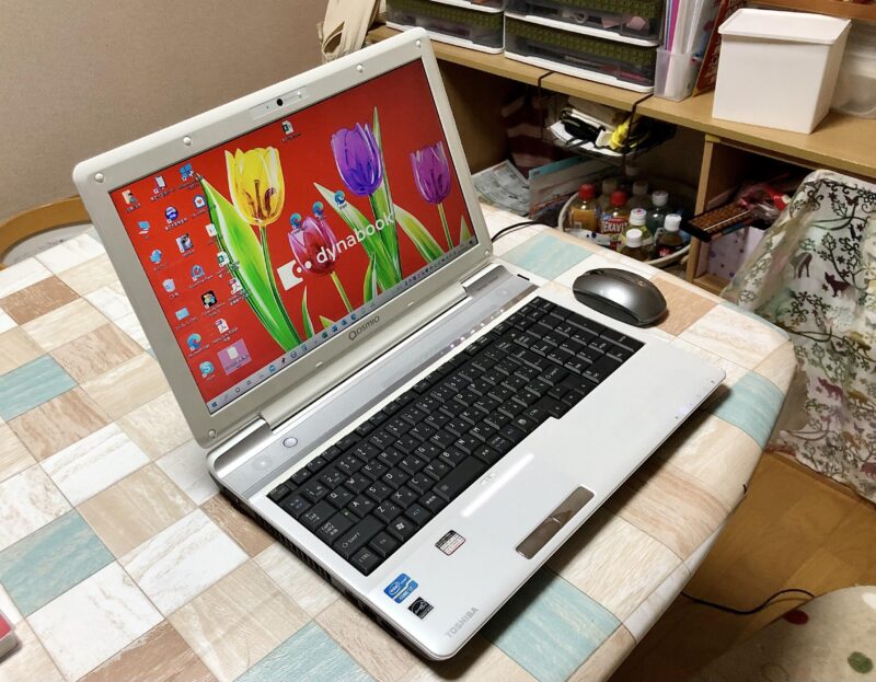 東芝 dynabook Qosmio T751/T8EWノートパソコンのスクリーンとキーボード