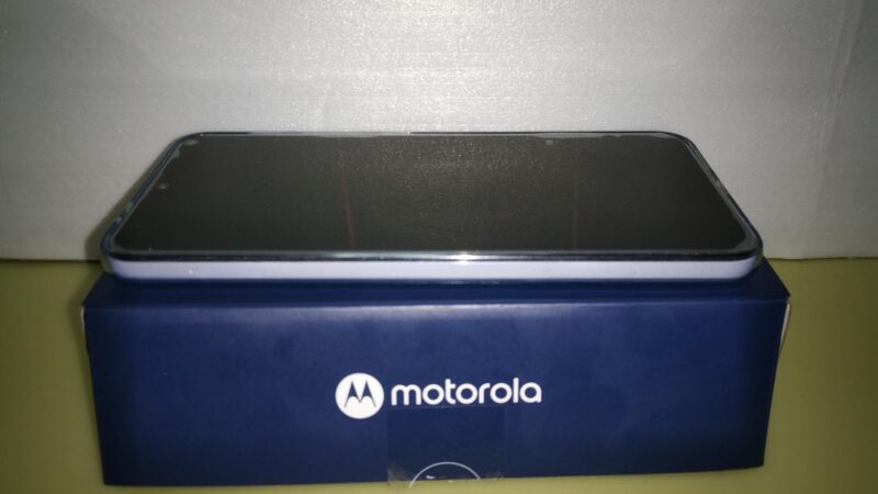 Motorola moto g30スマートフォン（SIMフリー）の本体と箱
