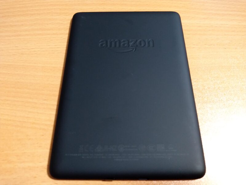 Amazon Kindle Paperwhite（第11世代）電子書籍リーダーの背面