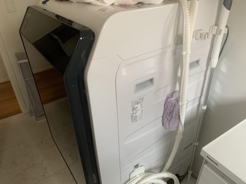 シャープ ES-W113ドラム式洗濯乾燥機のサイドとホース
