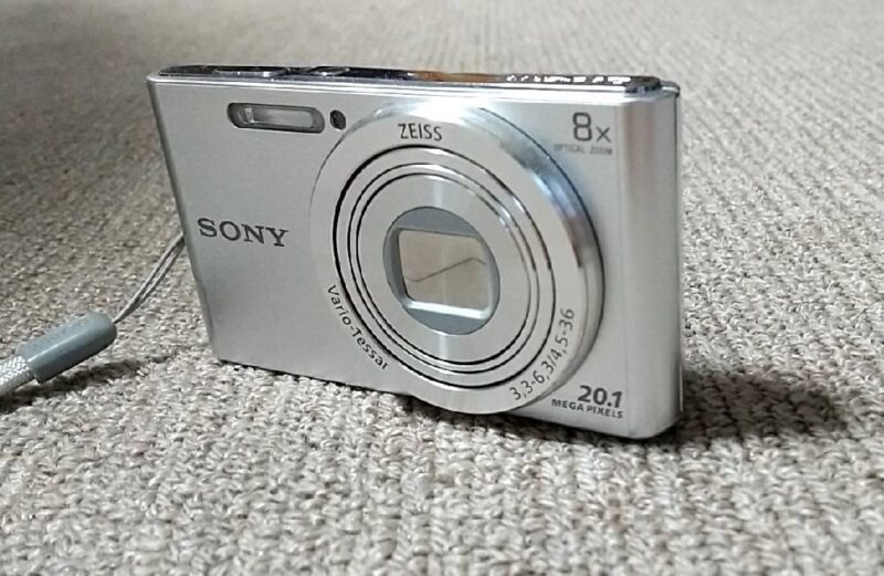 SONY Cyber-shot DSC-W830デジタルカメラのサイズ感