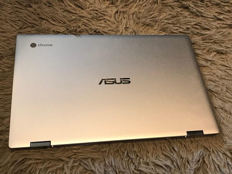 ASUS Chromebook C425TAノートパソコンの天面