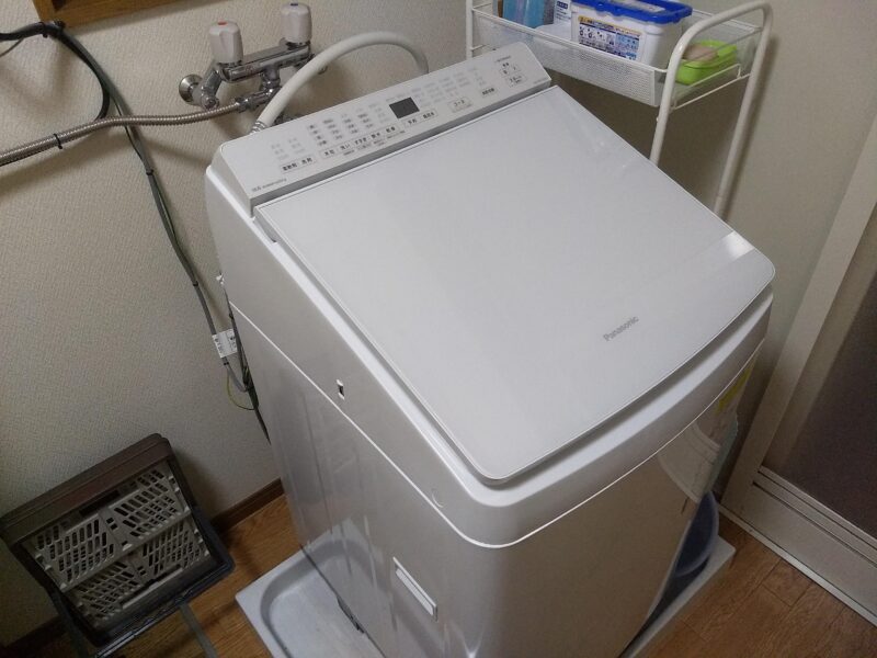Panasonic NA-FW100K9縦型洗濯乾燥機の全体像