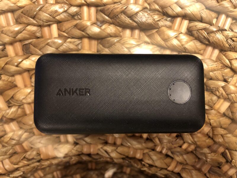Anker PowerCore 10000 PD Redux 25Wモバイルバッテリーの天面