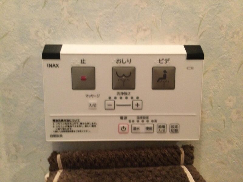 LIXIL INAX 貯湯式 シャワートイレ CW-RT1/BN8温水洗浄便座のコントロールパネル