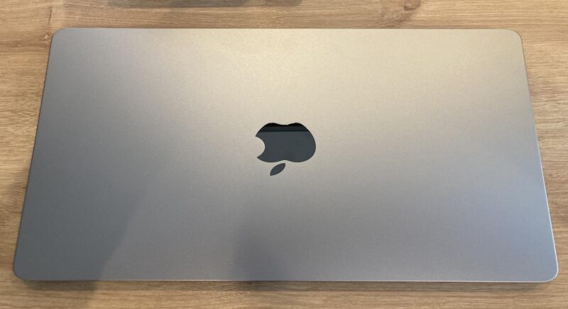 Apple MacBook Air(第5世代) M2,2022[13インチ]の外観